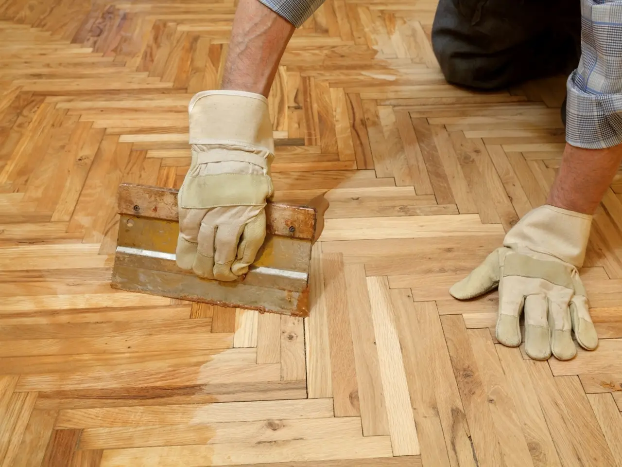 5 errori che rovinano il parquet in estate: ecco cosa evitare subito 5 errori che rovinano il parquet in estate: ecco cosa evitare subito