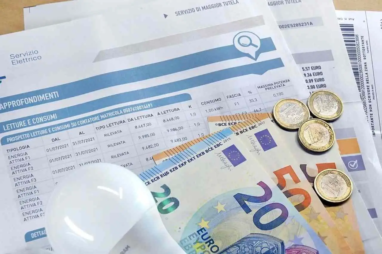Risparmio energetico in estate: i consigli pratici dell’ingegnere per abbassare la bolletta Risparmio energetico in estate: i consigli pratici dell’ingegnere per abbassare la bolletta
