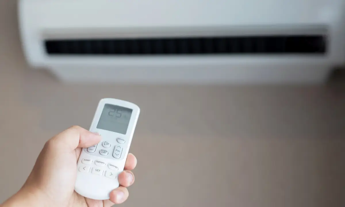 Come rendere più fresca la camera da letto senza climatizzatore: la soluzione dell’architetto Come rendere più fresca la camera da letto senza climatizzatore: la soluzione dell’architetto