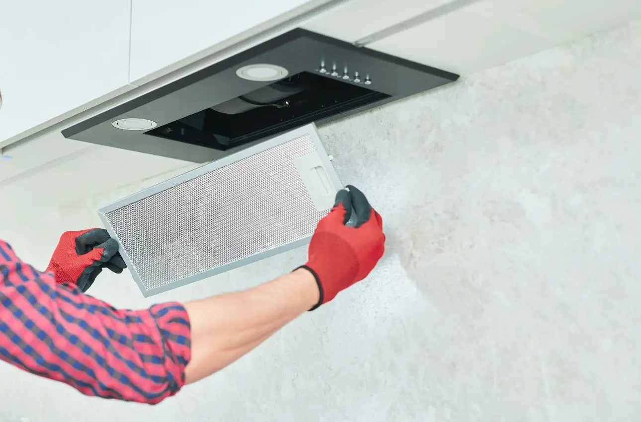 Il trucco per una cucina senza odori: come prevenire l’accumulo di grasso nei filtri della cappa secondo l’igienista Il trucco per una cucina senza odori: come prevenire l’accumulo di grasso nei filtri della cappa secondo l’igienista