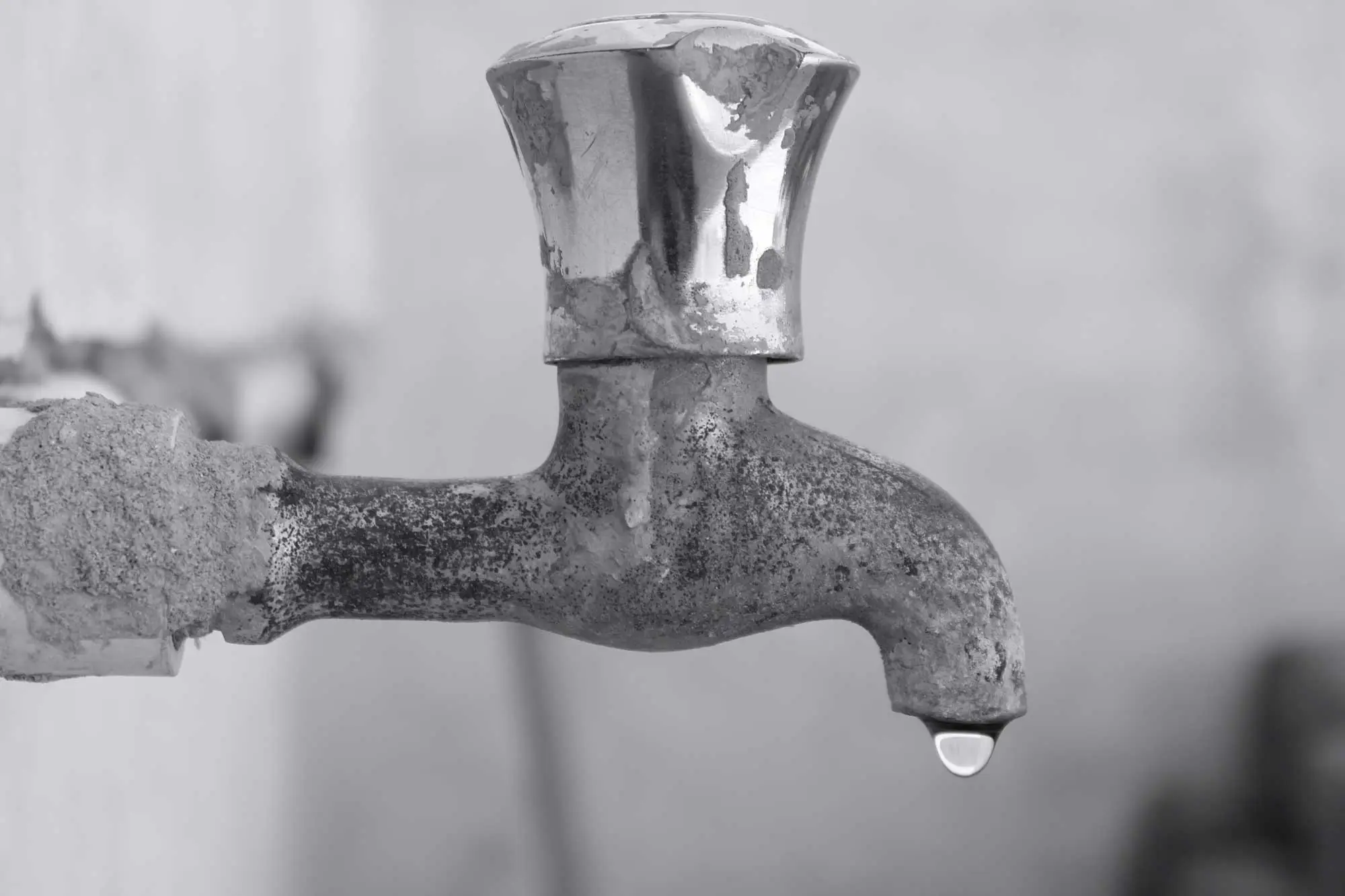 Come prevenire la formazione di calcare nei rubinetti: il consiglio del tecnico idraulico per giugno Come prevenire la formazione di calcare nei rubinetti: il consiglio del tecnico idraulico per giugno